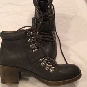 Rocket dog Howie Spartans